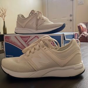 New balance tennis shoes